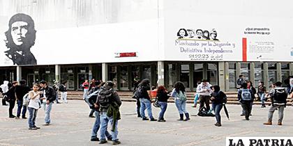 La magnitud de los disturbios y el vandalismo han superado la capacidad de la universidad para garantizar la integridad de las personas /800 NOTICIAS