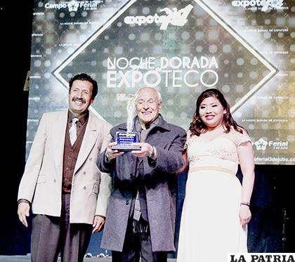 David Santalla recibió el reconocimiento y agradeció el apoyo que Oruro le da