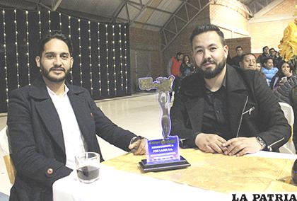 Los ejecutivos de Finilager fueron los encargados de recibir el premio
