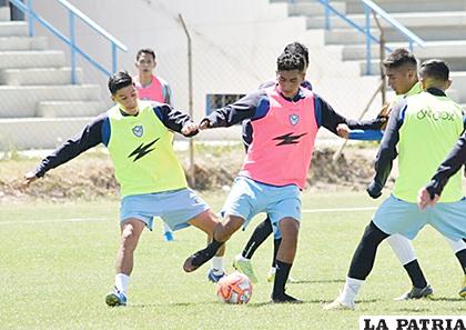 Quienes no jugaron el sábado realizaron una práctica de fútbol /Reynaldo Bellota /LA PATRIA