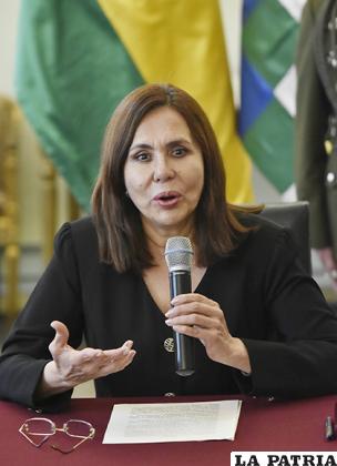 La canciller Karen Longaric denunció abuso de privilegios y atropello a la soberanía de Bolivia /APG
