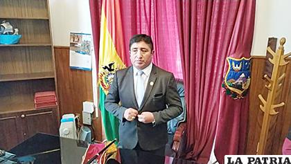 Primer día de Oswaldo Olivera como alcalde 

