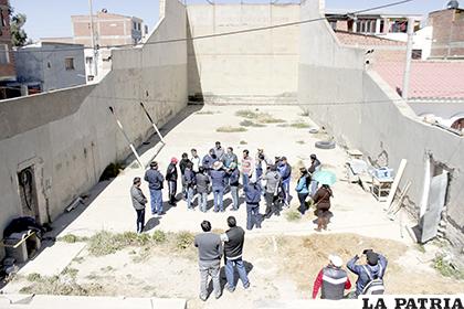 Los dirigentes y municipio realizaron la recuperación del escenario /LA PATRIA /archivo