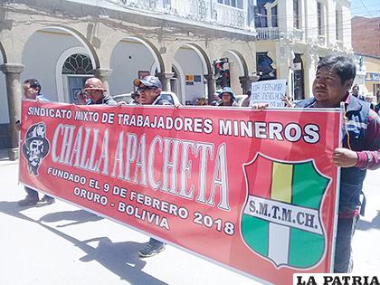 Mineros de Challa Apacheta esperan que se dé solución al conflicto el lunes 
/LA PATRIA 
