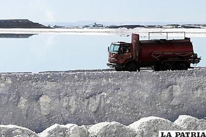 En la imagen trabajos de extracción de litio en el Salar de Atacama /EFE /Ariel Marinkovic /Archivo
