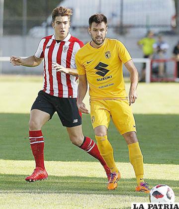 Jugó en varios clubes en España
