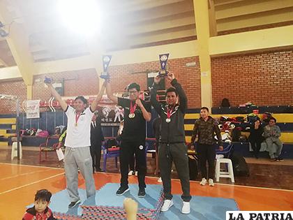 Ganadores del torneo local en la modalidad kyorugi
/cortesía Henry Pillco