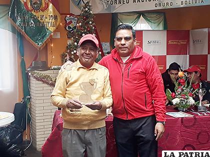Jorge Ancasi (izq) ganador del torneo Aniversario /Marcelo Abascal /LA PATRIA