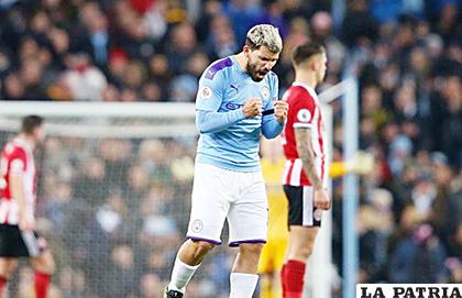 Agüero fue el autor del primer gol del Manchester City /apuntoenlinea.net