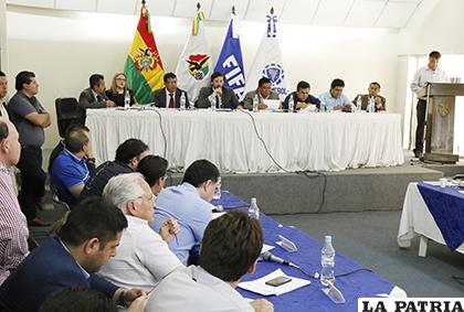 En La Paz se reunieron sólo algunos dirigentes para tomar decisiones / LA PATRIA /archivo
