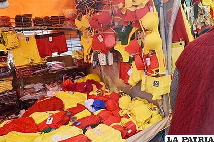 Utilizar ropa interior roja y amarilla es para la buena suerte /LA PATRIA /ARCHIVO
