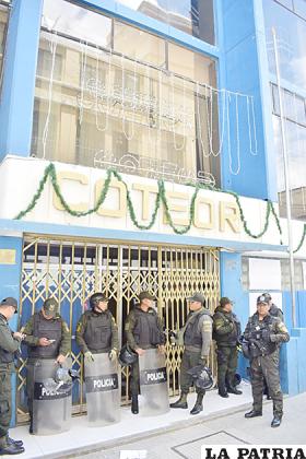 Policía tuvo que resguardar la infraestructura tras incidentes /LA PATRIA