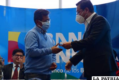El Presidente Luis Arce hizo las primeras entregas a los beneficiarios 
/ APG