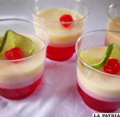 Gelatina con leche y yogurt, un rico postre