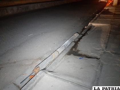 El poste fue dañado en su integridad tras el choque /LA PATRIA