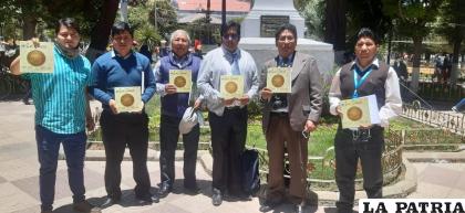 Miembros de la Unión Numismática de Oruro /LA PATRIA