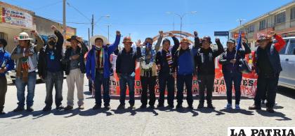Jhony Vedia y la gente que lo apoya, ayer estuvieron en caravana /cortesía Jaime Lucero