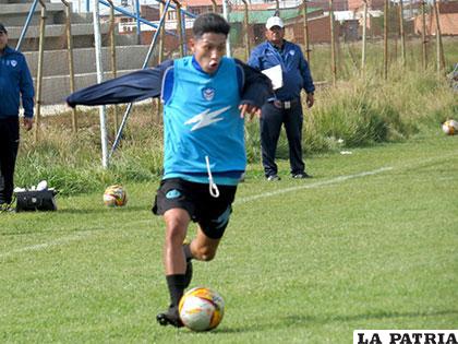 Condori hombre habilidoso que le da otra tónica al equipo “santo” /LA PATRIA