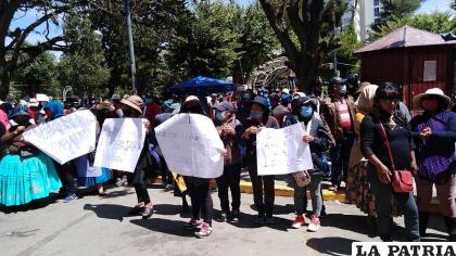 Trabajadoras sexuales nuevamente se movilizaron en puertas de la alcaldía /LA PATRIA