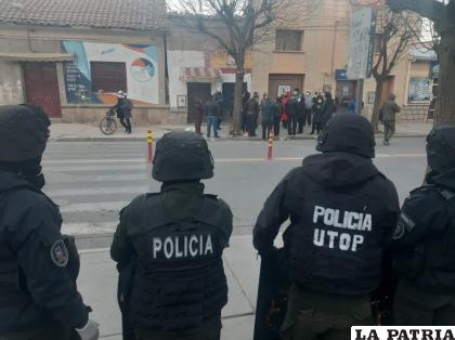 Familiares de los fallecidos hicieron vigilia por varios días en el Hospital Obrero