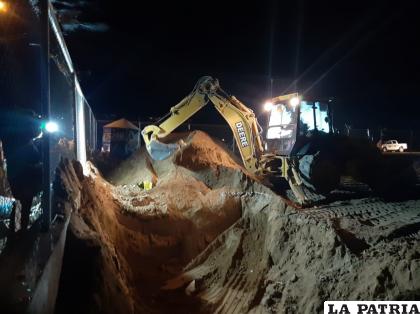 La noche del 25 de agosto comenzó el trabajo de exhumación 