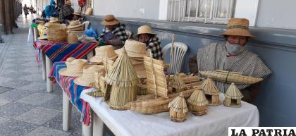 La comunidad Uru Chipaya en más de una ocasión trajo sus productos para vender en Oruro