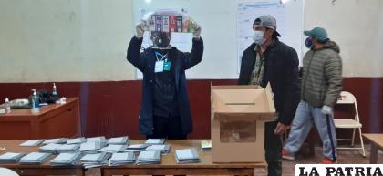 Los jurados electorales jugaron un rol importante haciendo cumplir los protocolos de bioseguridad