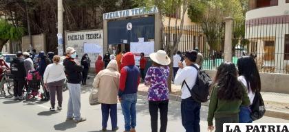 El distanciamiento en las filas fue la base para evitar contagios