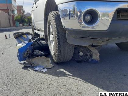 Ambos pasajeros de la motocicleta fueron auxiliados hasta el Hospital Oruro-Corea /LA PATRIA