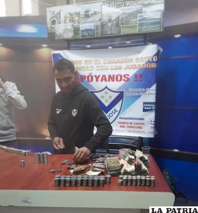 El conteo de lo recaudado en la campaña se cumple con la presencia de los jugadores /Festao