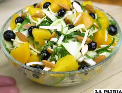 ENSALADA DE REPOLLO Y DURAZNO