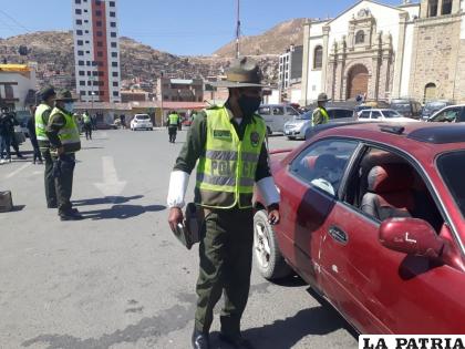 Tránsito inició con los controles vehiculares en la ciudad /LA PATRIA