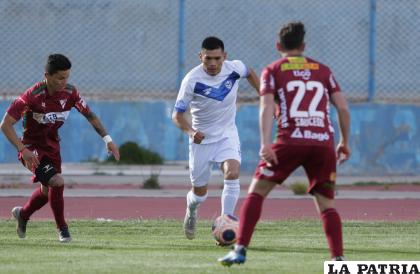 Luis Torrico con el balón, fue autor del único gol “santo” /APG
