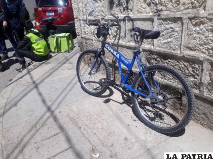El “delivery” iba manejando su bicicleta cuando fue colisionado por el motorizado /LA PATRIA