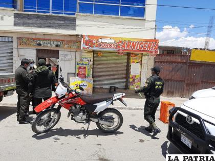 A plena luz del día, cuatro criminales robaron 42 mil bolivianos en la carnicería /LA PATRIA