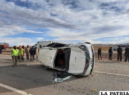 Los uniformados policiales están en la búsqueda del conductor de la vagoneta /LA PATRIA