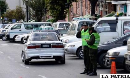 Muchos conductores fueron sorprendidos infringiendo las normas durante la cuarentena /foto referencial, ABI