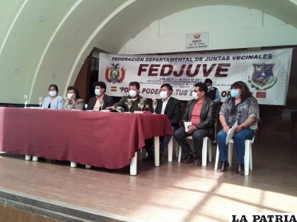 Nueva directiva de la Fedjuve en el Salón “Luis Ramiro Beltrán” /Iván Villca