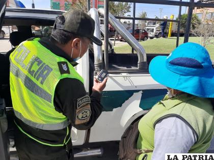 La conductora de la camioneta fue sometida al alcotest dando negativo /LA PATRIA