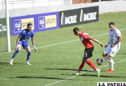 Real Santa Cruz no pudo hacer valer su condición de local, cedió un empate ante Nacional Potosí /APG