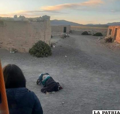 La mujer sin vida fue hallada en una posición extraña /El Sol de Iquique