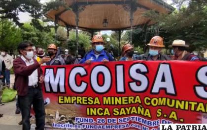 Trabajadores de Emcoisa marcharon en la plaza 10 de Febrero /Cortesía