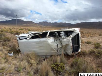 La estructura de la minivan registró deterioros de consideración /Televisión Municipal de Huanuni