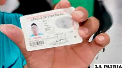El implicado trató de sacar un segundo carnet con datos falsos /Foto Referencial
