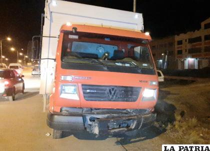 El camión lechero estaba en contra ruta /LA PATRIA