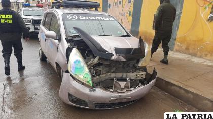 El radiotaxi quedó de esta manera tras el accidente /LA PATRIA