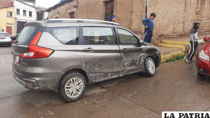 La vagoneta fue colisionada por el taxi /LA PATRIA