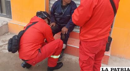 Personal de Bomberos auxilió a la persona /LA PATRIA