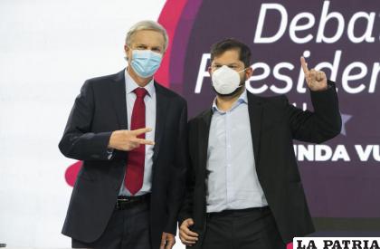 El candidato presidencial de Chile, José Antonio Kast, del Partido Republicano, a la izquierda, y el candidato presidencial Gabriel Boric, del partido de coalición Apruebo Dignidad /AP Foto /Esteban Felix