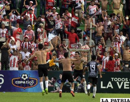 Independiente celebró la conquista del título con su hinchada en el estadio “Gilberto Parada” de Montero /APG
